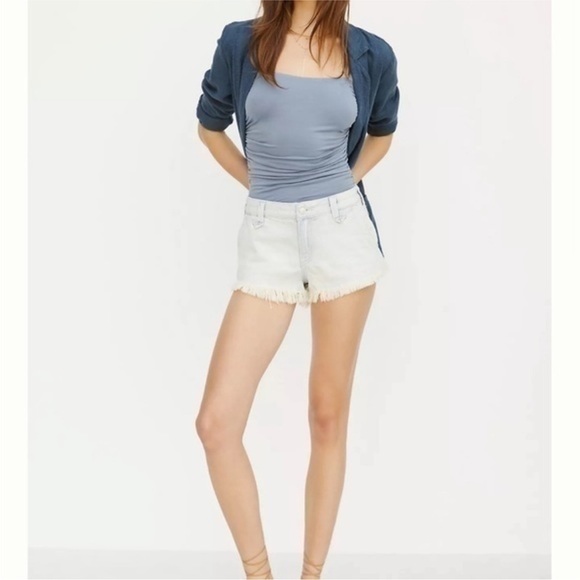 NWT Pilcro Anthropology Denim Micro Jean Shorts Light Wash Cut Off Sz 30 - Picture 3 of 14